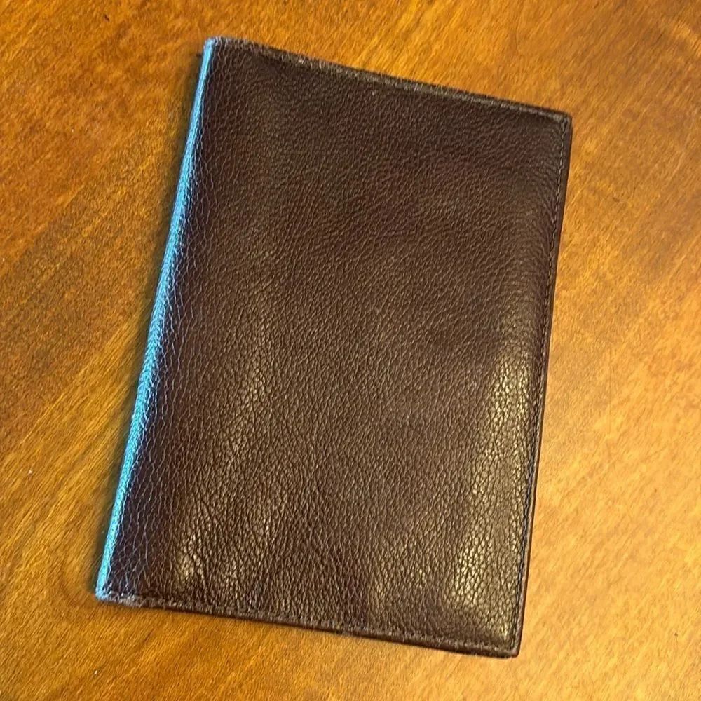Mens Pebble Leather Wallet / Passport Lapel Case